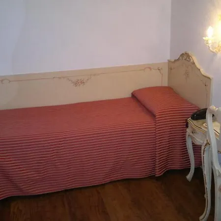 فندق لا ريزيدنزا 2*